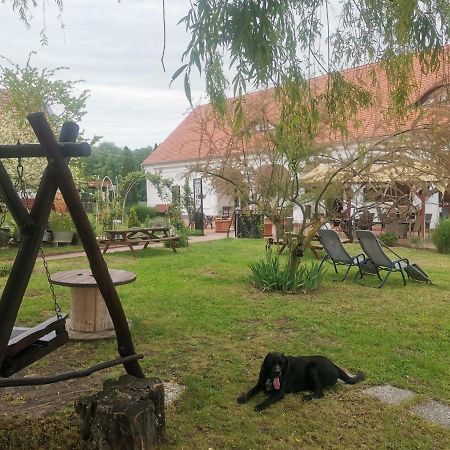 Régi Csárda és Panzió Acomodação com café da manhã Magyarszerdahely Exterior foto