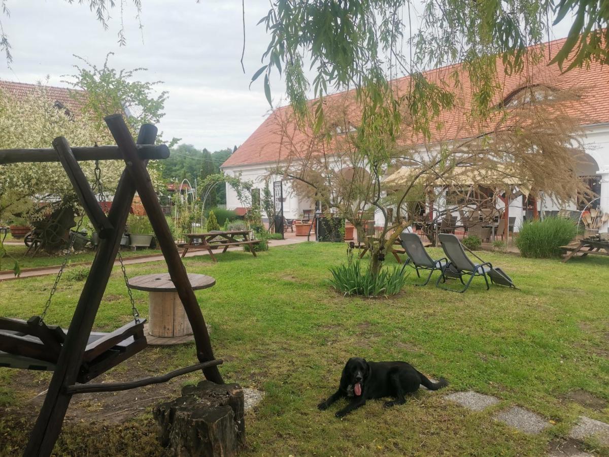 Régi Csárda és Panzió Acomodação com café da manhã Magyarszerdahely Exterior foto