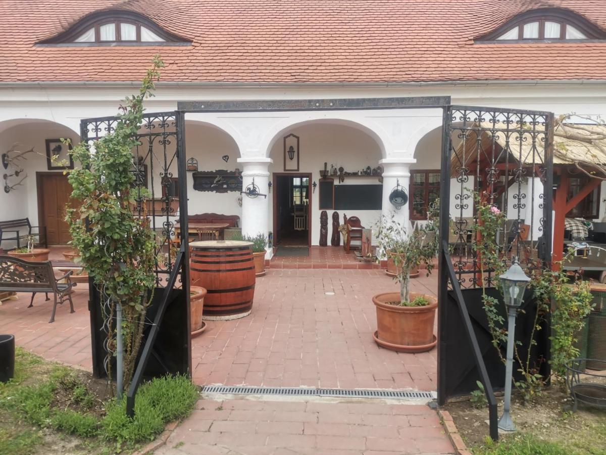 Régi Csárda és Panzió Acomodação com café da manhã Magyarszerdahely Exterior foto
