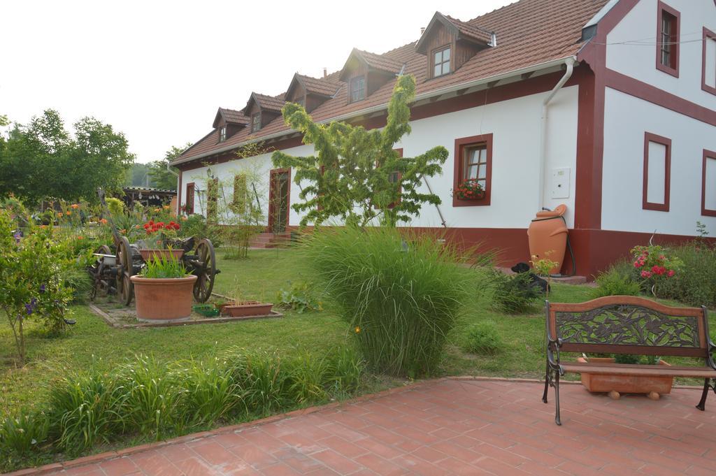Régi Csárda és Panzió Acomodação com café da manhã Magyarszerdahely Exterior foto