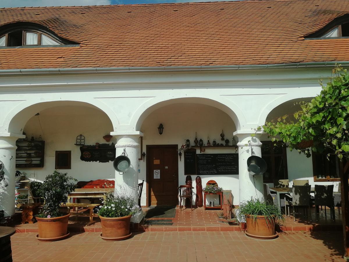 Régi Csárda és Panzió Acomodação com café da manhã Magyarszerdahely Exterior foto